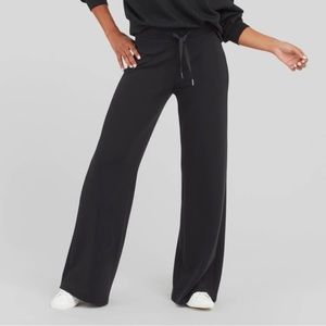 AirEssentials Wide Leg Pant - BRAND NEW.